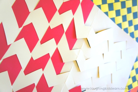 How to weave paper craft