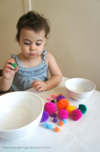 Sorting between big and small - Laughing Kids Learn