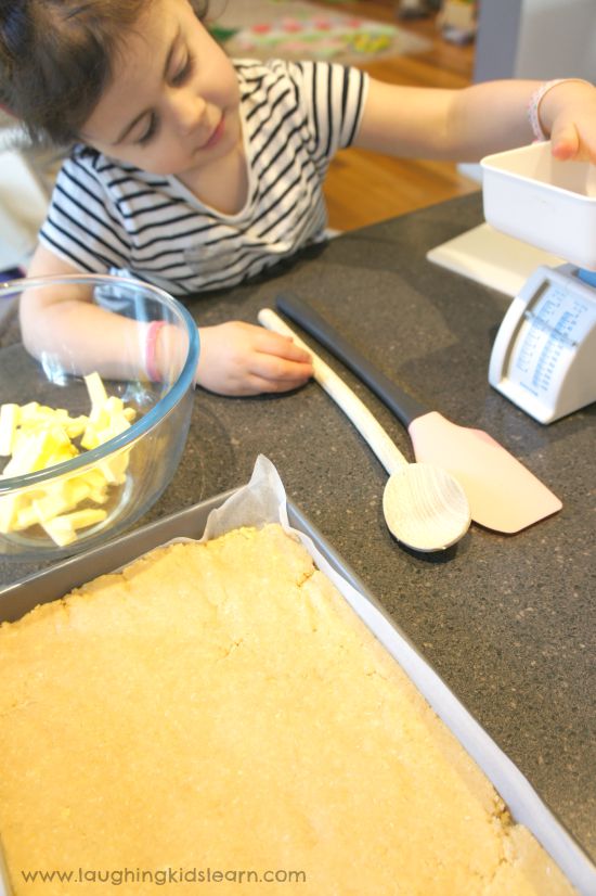 measuring ingredients for lemon slice