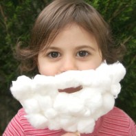 How to make a simple Christmas craft using paper plate as a Santa beard