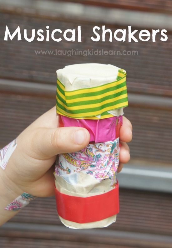 Musical shakers using toilet rolls and wash tape. Simple and fun activity for children who are bored or need help with their fine motor development. 
