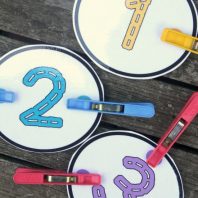 Free printable number cards for learning with kids. Great for helping them to count, recognise numbers, 1 to 1 correspondence and more