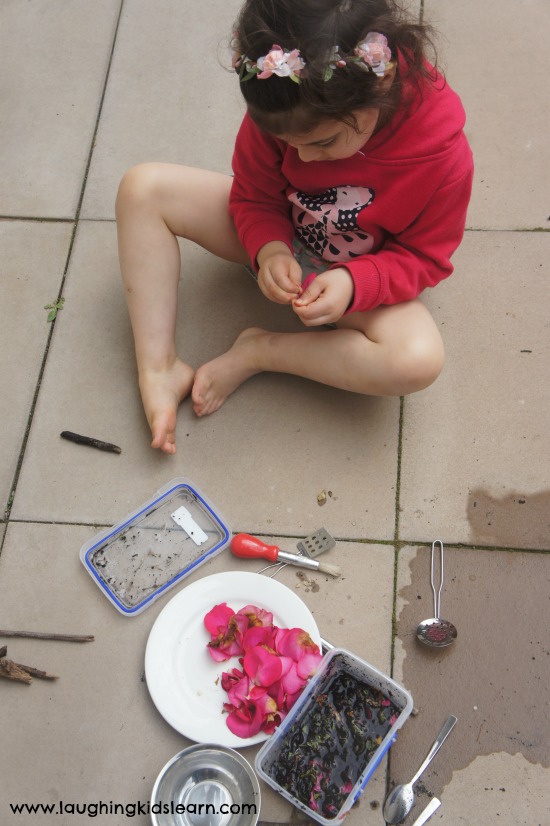 playing and making fairy mud for sensory play outdoors