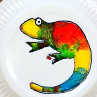 colour changing chameleon using paper plate
