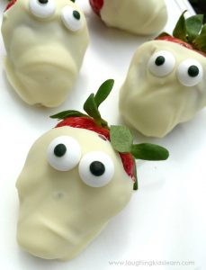 chocolate strawberry chocolate halloween ghosts for kids to eat