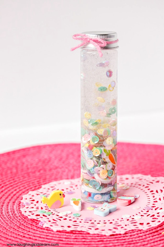 Gorgeous calming easter sensory bottle for children to use as an alternative to chocolate. #eastertheme #alternativetochocolate #alternativetochocolates #sensorybottles #sensoryideas #calmingbottles #calmingbottle