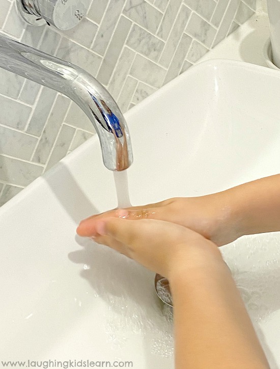 Kid washing hands to remove germs