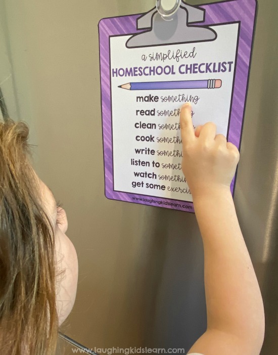 Learning at home free homeschool program checklists for parents to use with children. 6 different checklists #homeschool #homeschooling #digitallearning 
