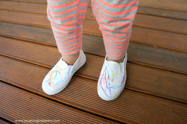 Decorating shoes for gifts : Laughing Kids Learn
